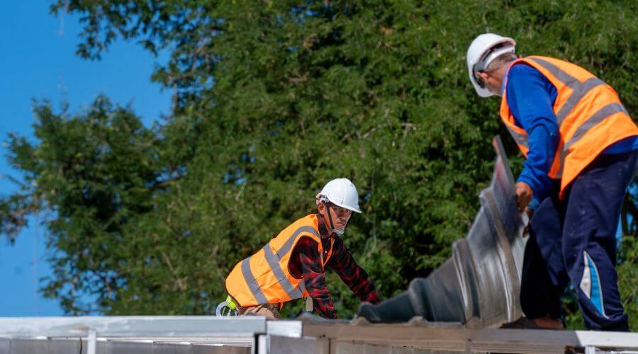 Professional gutter cleaning in Oneida, TN